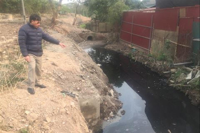 Nước cống bị ảnh hưởng bởi nước thải từ nhà máy ép rác.