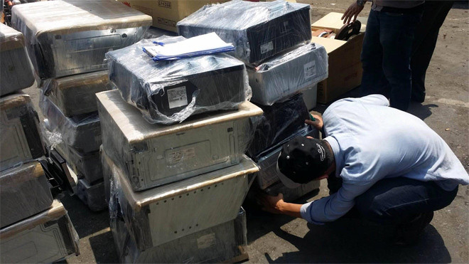 Nhiều doanh nghiệp nhập đồ điện tử đã qua sử dụng nhưng khai báo là phế liệu bị phát hiện. Ảnh: Ngô Bình.
