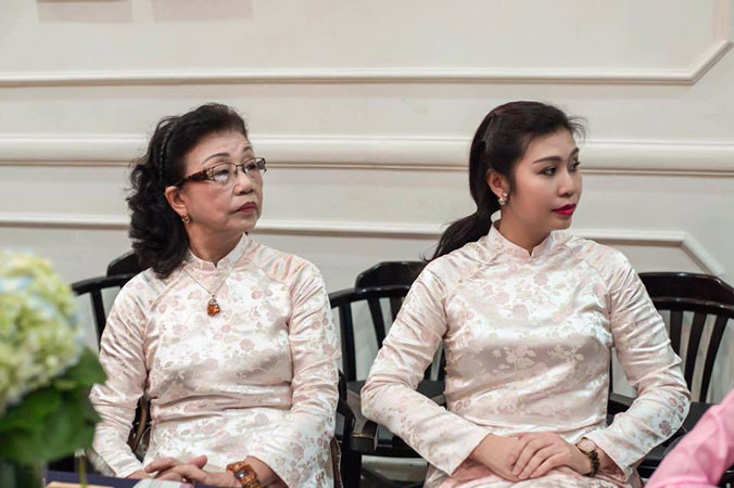 Mẹ con nhà thiết kế Ngân An - Anh Thư. Ảnh: Hoàng Mạnh Thắng.