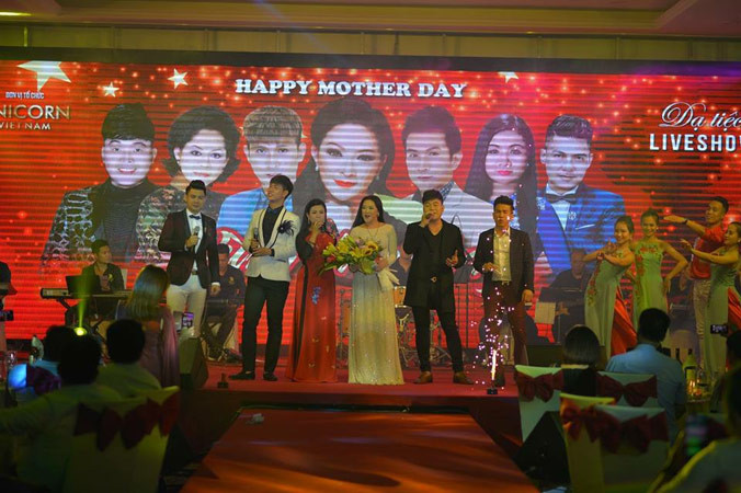 Liveshow dạ tiệc bolero đang ăn nên làm ra ở các địa phương.