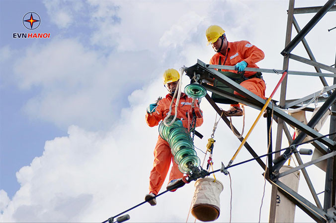 Việt Nam sẽ thiếu điện từ năm 2020 do các nguồn điện vào chậm. Ảnh: CTV.