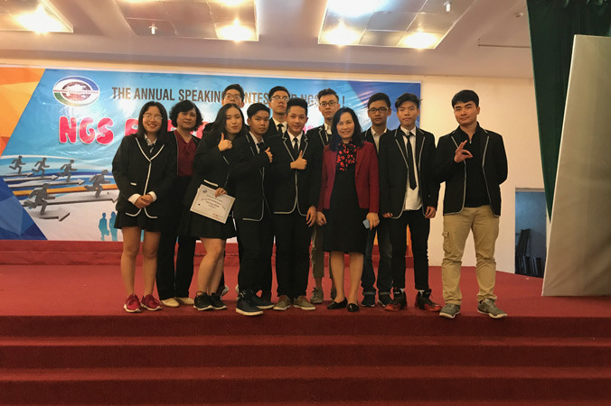 Nhóm học sinh đạt giải cuộc thi.