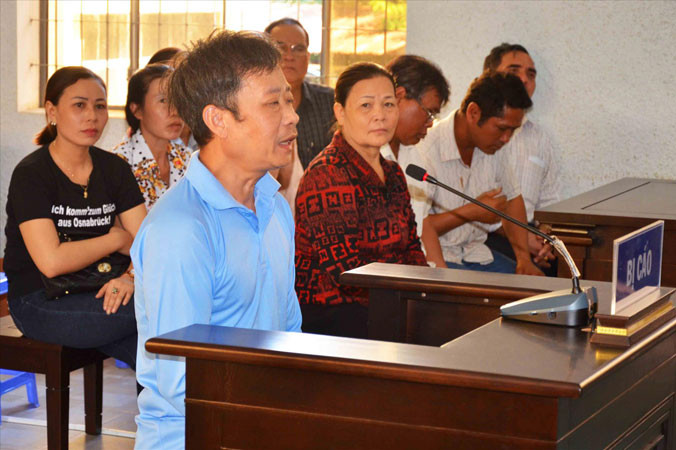 Bị cáo Y Tuyến Ksơr khai chi tiết nhiều nội dung sau khi nghe Viện Kiểm sát đề nghị mức án tù chung thân. Ảnh: P.V. 