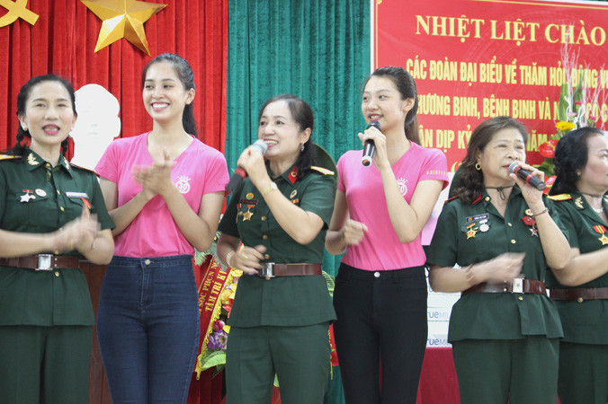 Thí sinh HHVN giao lưu với các cựu TNXP ở Thanh Hóa.