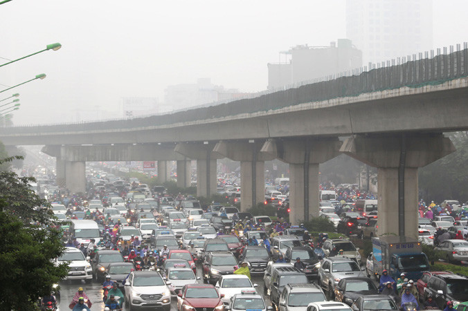Dự án đường sắt trên cao Cát Linh - Hà Đông đang chậm tiến độ, đội vốn, gây lãng phí không nhỏ. Ảnh: Như Ý.