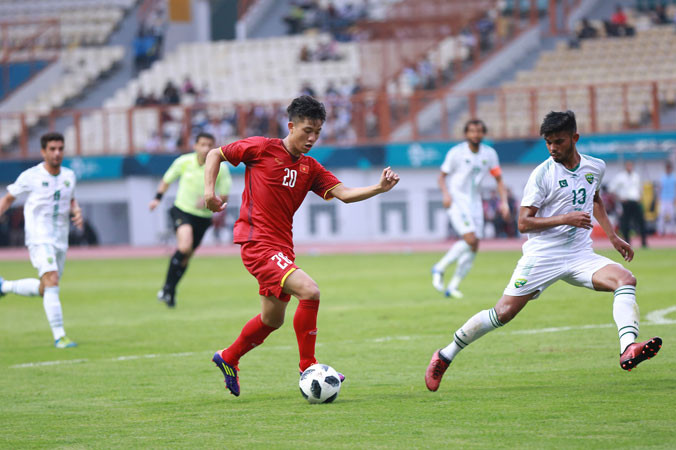 Các cầu thủ Olympic VN có chiến thắng dễ dàng ở ngày ra quân trước Olympic Pakistan. Ảnh: THẮNG NGUYỄN.