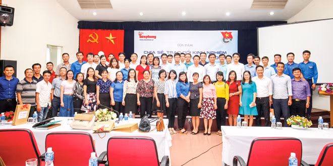 Các đại biểu dự tọa đàm ngày 5/8 chụp ảnh lưu niệm tại báo Tiền Phong. Ảnh: Như Ý.