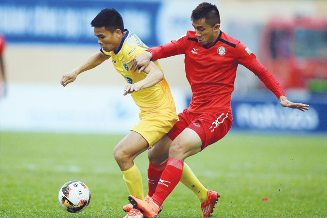 Thanh Hoá (trái) có cải thiện được thứ hạng sau khi chia tay với HLV Mihail? Ảnh: VSI.