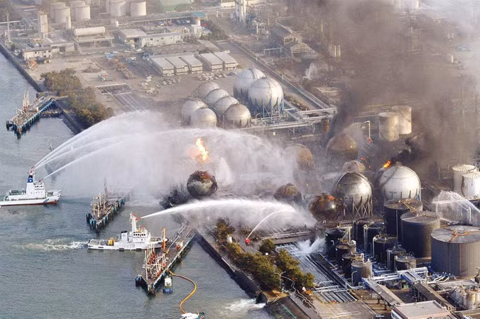 Nhà máy điện hạt nhân Fukushima phát hỏa vào ngày 11/3/2011. Ảnh: Filthy Frank.