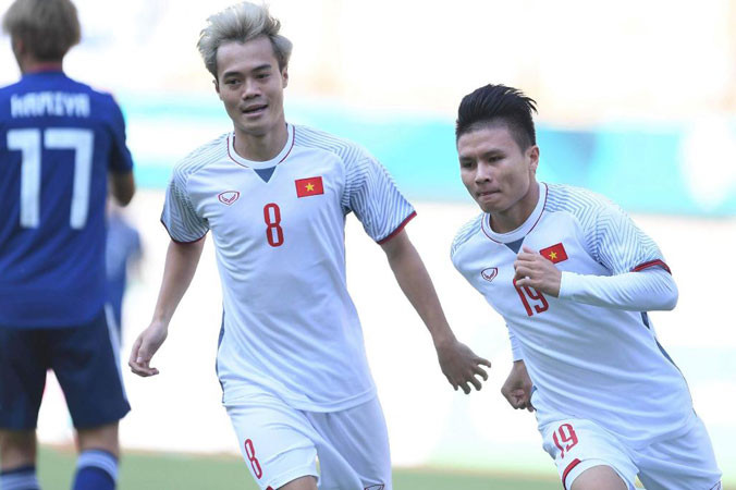 Hàng thủ ÐT Olympic VN đã có trận đấu kín kẽ trước các đợt tấn công của Olympic Nhật Bản. Ảnh: VSI.