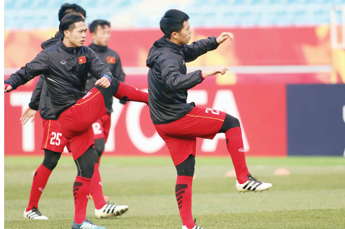 Các cầu thủ U23 Việt Nam có buổi tập duy nhất trước trận bán kết với U23 Qatar tại Thường Châu, Trung Quốc. Ảnh: Hưu Phạm.