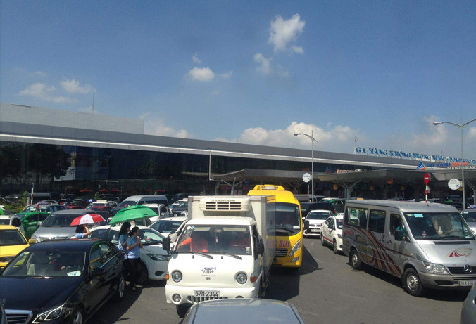 Ách tắc tại Sân bay Tân Sơn Nhất dịp Tết 2017. Ảnh: Sỹ Lực.