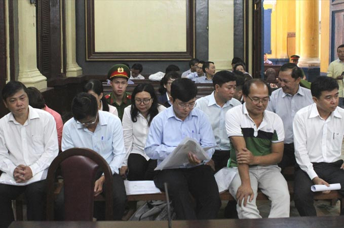 Nhiều bị cáo là nguyên lãnh đạo Navibank tại tòa. Ảnh: Tân Châu.