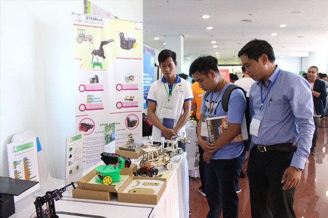 Tham gia SURF 2018, các doanh nghiệp khởi nghiệp không chỉ tìm kiếm vốn tài chính mà còn có cơ hội kết nối những đầu mối nắm giữ các nguồn vốn về con người, công nghệ, bản địa hay xã hội. Ảnh: Giang Thanh.