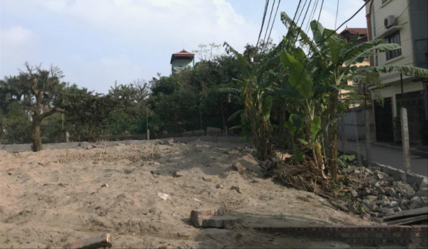 Đất nông nghiệp bị san lấp, tự ý chuyển đổi thành đất vườn khiến người dân bức xúc.