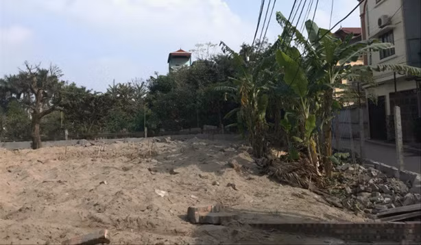 Đất nông nghiệp bị san lấp, tự ý chuyển đổi thành đất vườn khiến người dân bức xúc.