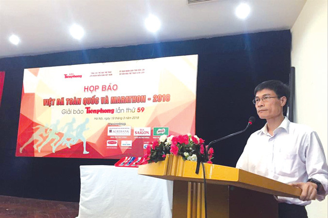 VĐV phong trào Phạm Hà Lâm chia sẻ mong muốn phát triển phong trào chạy bộ tại cuộc họp báo. Ảnh: Hùng Hải.