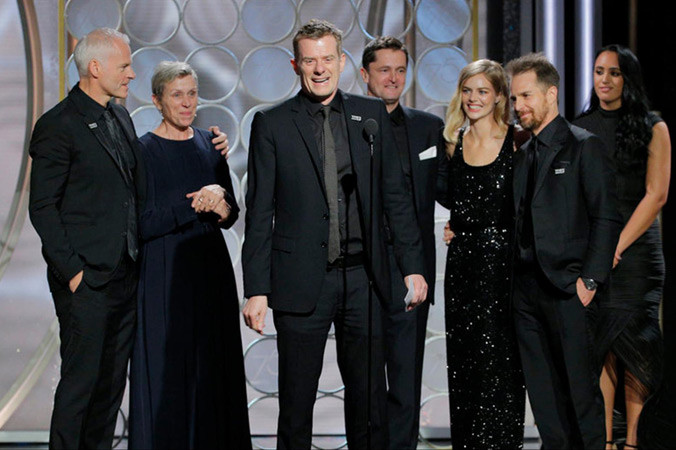 Đoàn làm phim Three billboards outside Ebbing, Missouri nhận giải Phim bi xuất sắc.