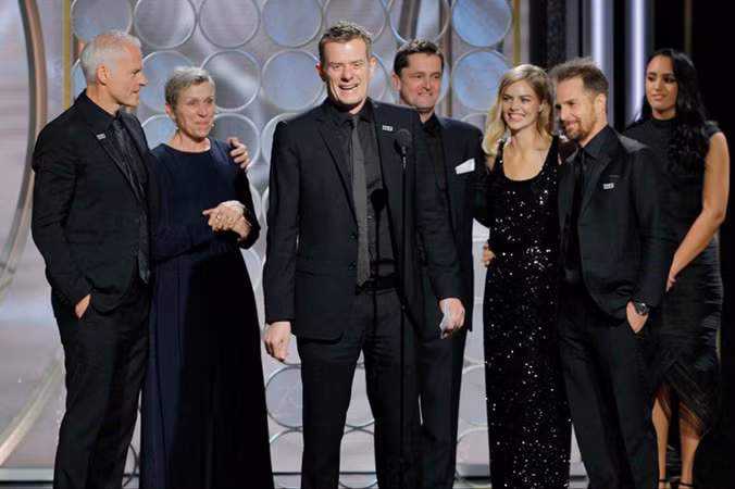 Đoàn làm phim Three billboards outside Ebbing, Missouri nhận giải Phim bi xuất sắc.