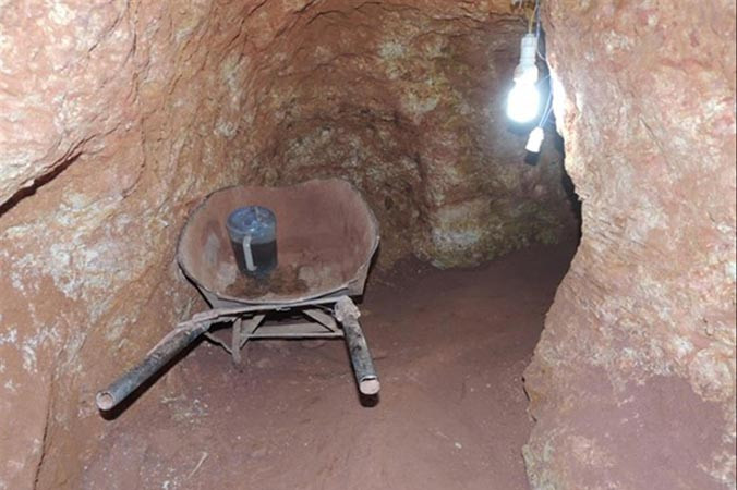 Hiện trường “địa đạo” khai thác vàng trái phép.