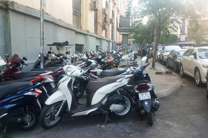 TPHCM không khuyến khích các bãi giữ xe trong lòng quận 1.