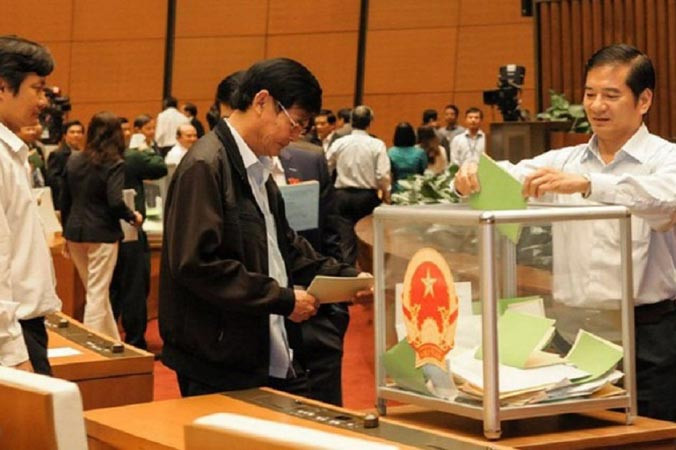 Đại biểu Quốc hội bỏ phiếu tín nhiệm trong nhiệm kỳ Quốc hội khóa 13. Ảnh: PV.