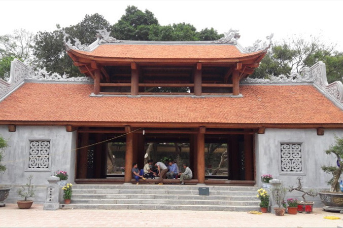 Tam quan chùa Bổ Đà đang xây dựng chưa đúng với hồ sơ được phê duyệt. Ảnh:Minh Khang.