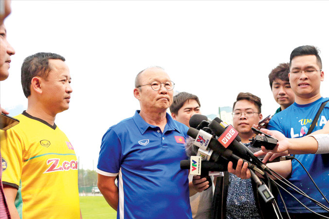HLV Park Hang - seo sẽ phải toan tính thật kỹ trước từng đối thủ ở VCK Asian 2019 để ĐTVN có cơ hội vượt qua vòng bảng. Ảnh: VSI. 