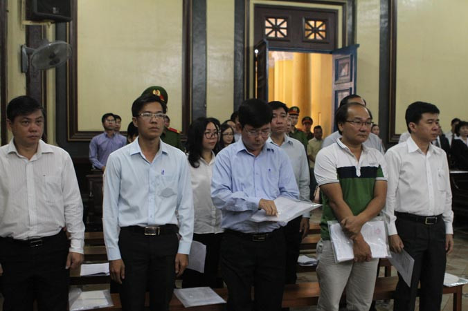 Các bị cáo tại tòa. Ảnh: Tân Châu.