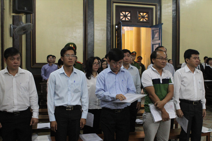 Các bị cáo tại phiên toà vụ Navibank. Ảnh: Tân Châu.