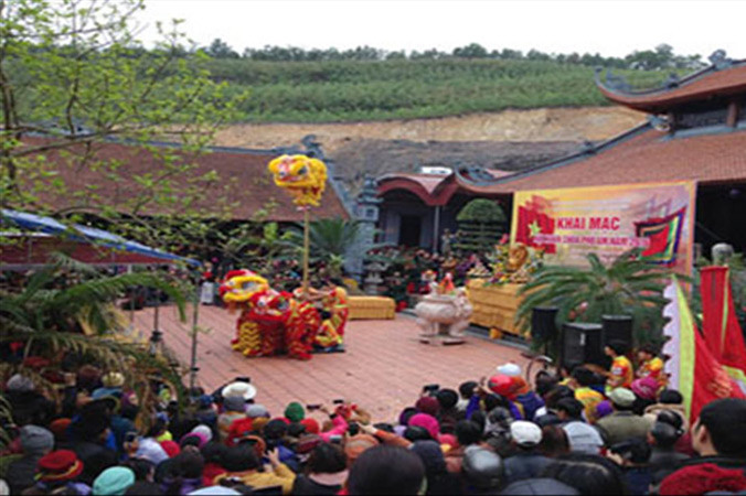 Tự ý lập hòm công đức thu tiền khách Trung Quốc