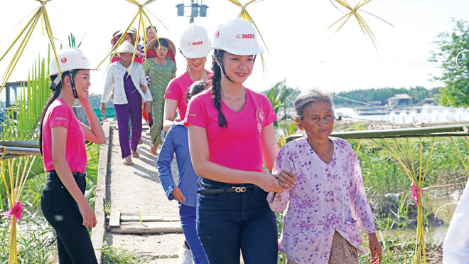 Dự án “Nhịp cầu yêu thương”- Cải tạo cầu Tám Mẹo tại ấp Pháo Ðài, tỉnh Tiền Giang do nhóm 4 thí sinh thực hiện gồm: Nguyễn Thị Hồng Tuyết (SBD 052), Ðinh Thị Triều Tiên (SBD 535), Phạm Thị Thu Hà (SBD 182), Nguyễn Thị Nhật Minh (SBD 151).