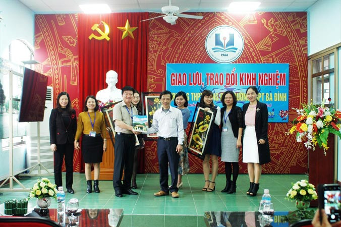 Một trong những hoạt động giao lưu giữa 2 trường.