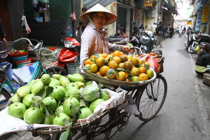 Tăng thuế VAT người nghèo sẽ chịu tổn thương nhiều nhất. Ảnh: Như Ý.