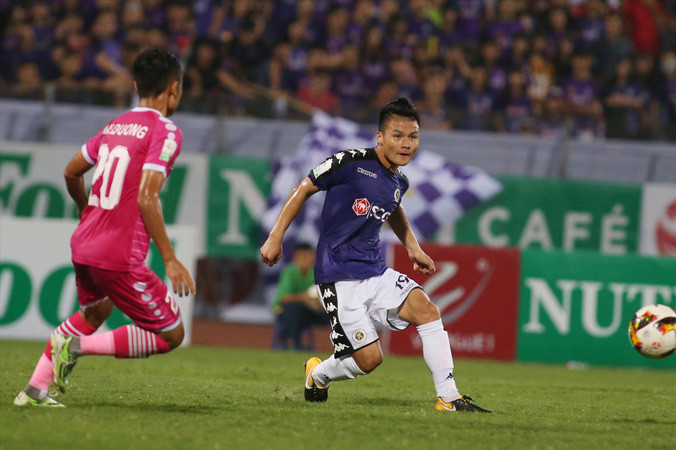 Quang Hải (phải) là một trong những gương mặt của U23 Việt Nam nhận được sự săn đón nhất của các nhãn hàng tiêu dùng hiện nay. Ảnh: VSI.