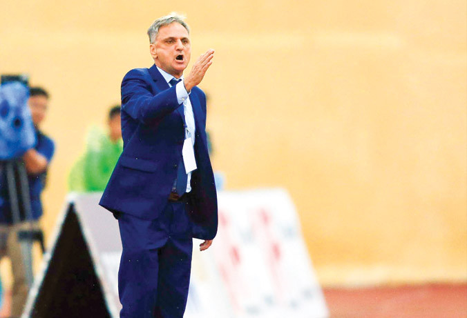 HLV Mihail Marian trở thành chiến lược gia đầu tiên bị sa thải ở V-League mùa này. Ảnh: VSI.