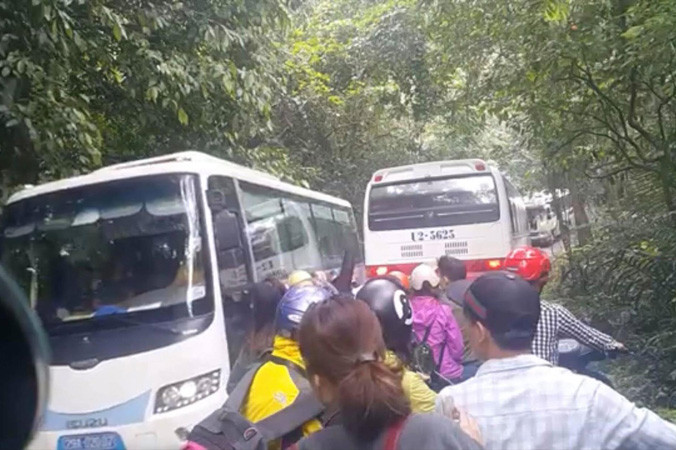 Việc để nhiều ô tô, xe máy vào sâu trong vùng rừng nguyên sinh ở các Vườn Quốc gia sẽ ảnh hưởng đến hoạt động bảo tồn. Ảnh: N.K.