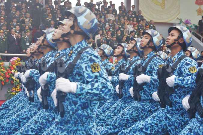 Theo đại úy Nguyễn Mạnh Ninh, cán bộ, sĩ quan trẻ phải có lối sống lành mạnh để làm gương cho chiến sĩ, góp phần xây dựng mối quan hệ cán - binh đoàn kết. Ảnh: Nguyễn Minh.