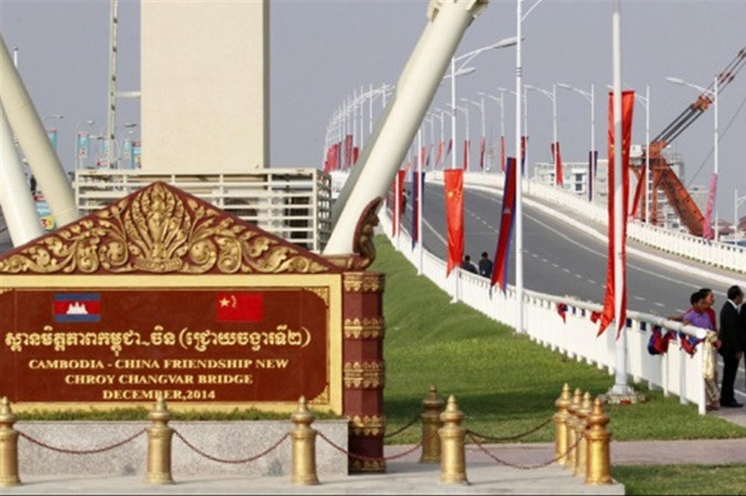 Cây cầu Chroy Changvar, một công trình hữu nghị Campuchia - Trung Quốc, ở Phnom Penh. Ảnh: SCMP.