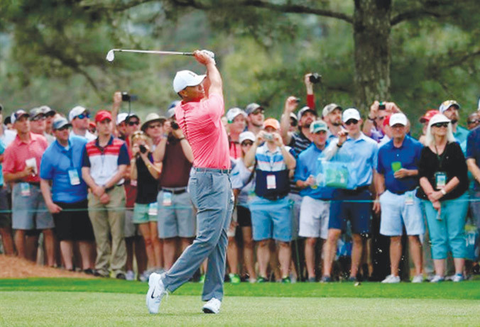Người hâm mộ vây kín Tiger Woods tại buổi tập trước thềm The Masters.