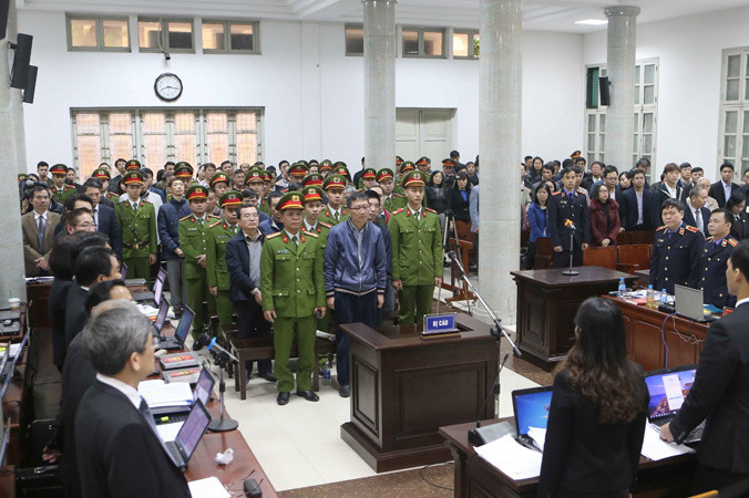 Hôm qua, 9/1, phiên xét xử sơ thẩm bị cáo Đinh La Thăng và các đồng phạm bước sang ngày thứ hai. Ảnh: Như Ý.