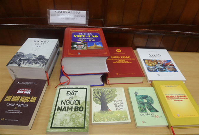 Vẫn cứ lo sách trao giải xong lại cho vào kho.