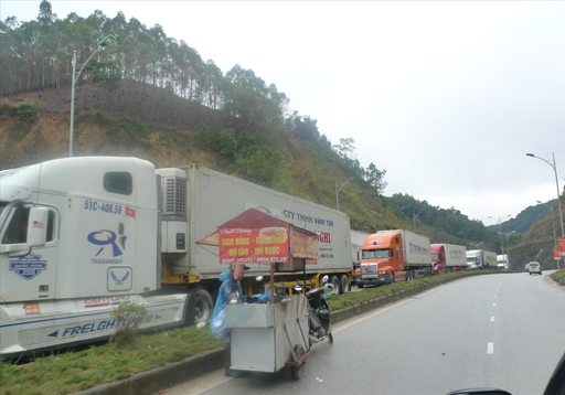 Cảnh tượng ùn ứ hàng nông sản ở Lạng Sơn vẫn là bài toán khó giải.