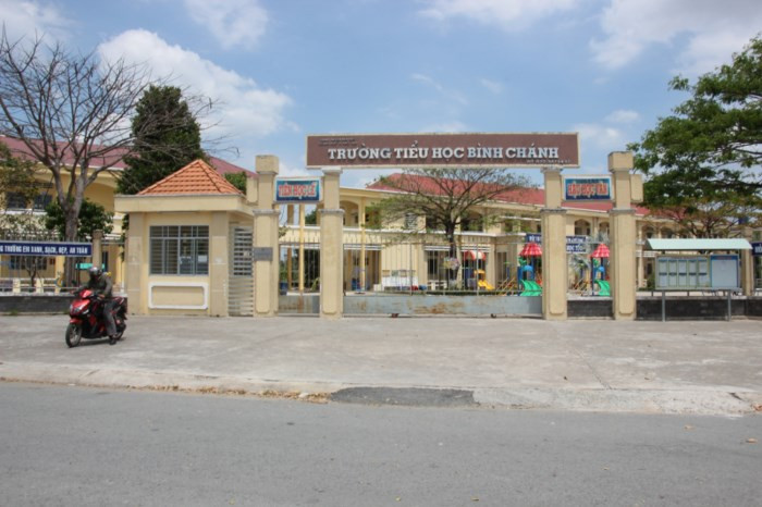 Cách chức hiệu trưởng trường cô giáo bị phụ huynh bắt quỳ