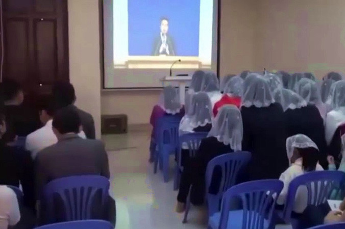 Hội Thánh Đức Chúa Trời trong một buổi hành lễ.