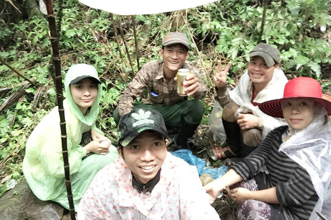 Những chuyến phượt núi để khảo sát tìm vùng đất thích hợp trồng sâm và cây dược liệu dưới tán rừng.