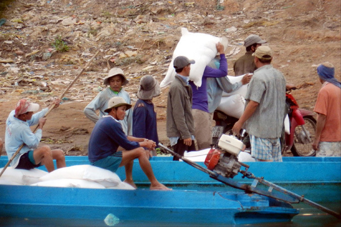 Đường cát lậu.