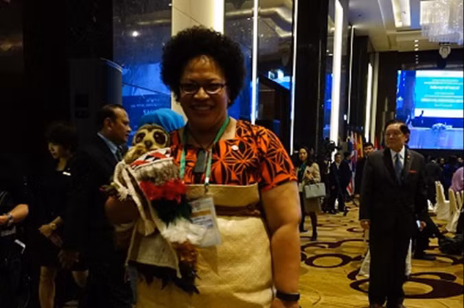 Bà Anahila Kanongata’a-Suisuiki trong trang phục truyền thống của người New Zealan. Ảnh: L.A