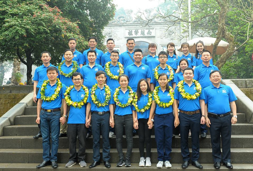 Tài năng trẻ về nguồn báo công