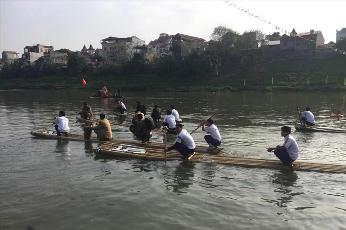  Đua thuyền trên sông Kỳ Cùng. Ảnh: Duy Chiến.